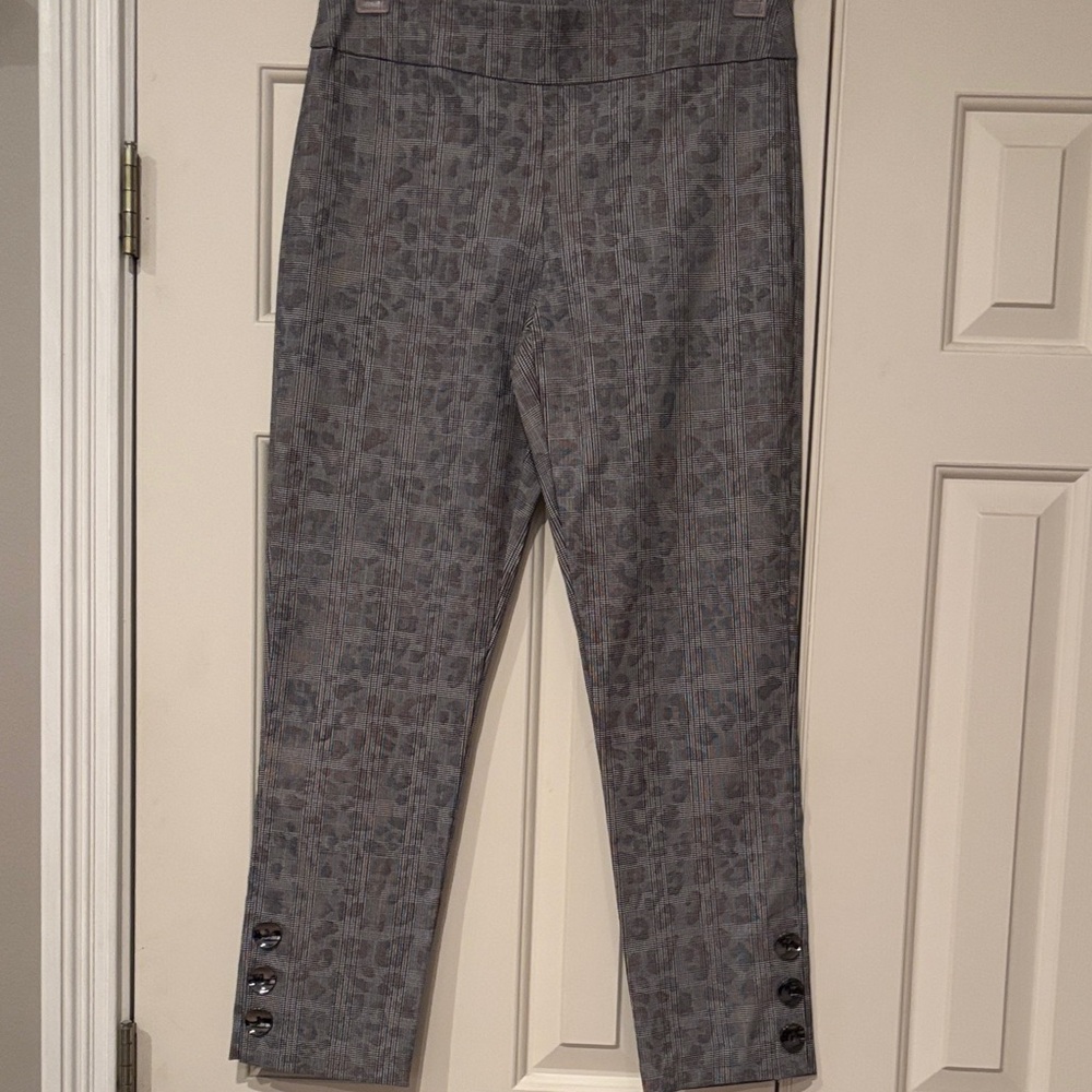 Attyre animal print Pants